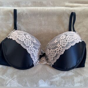 38 C GILLIGAN & O’MALLEY BRA. LIGHTLY PADDED UNDERWIRE BLACK AND PINK LACE BRA